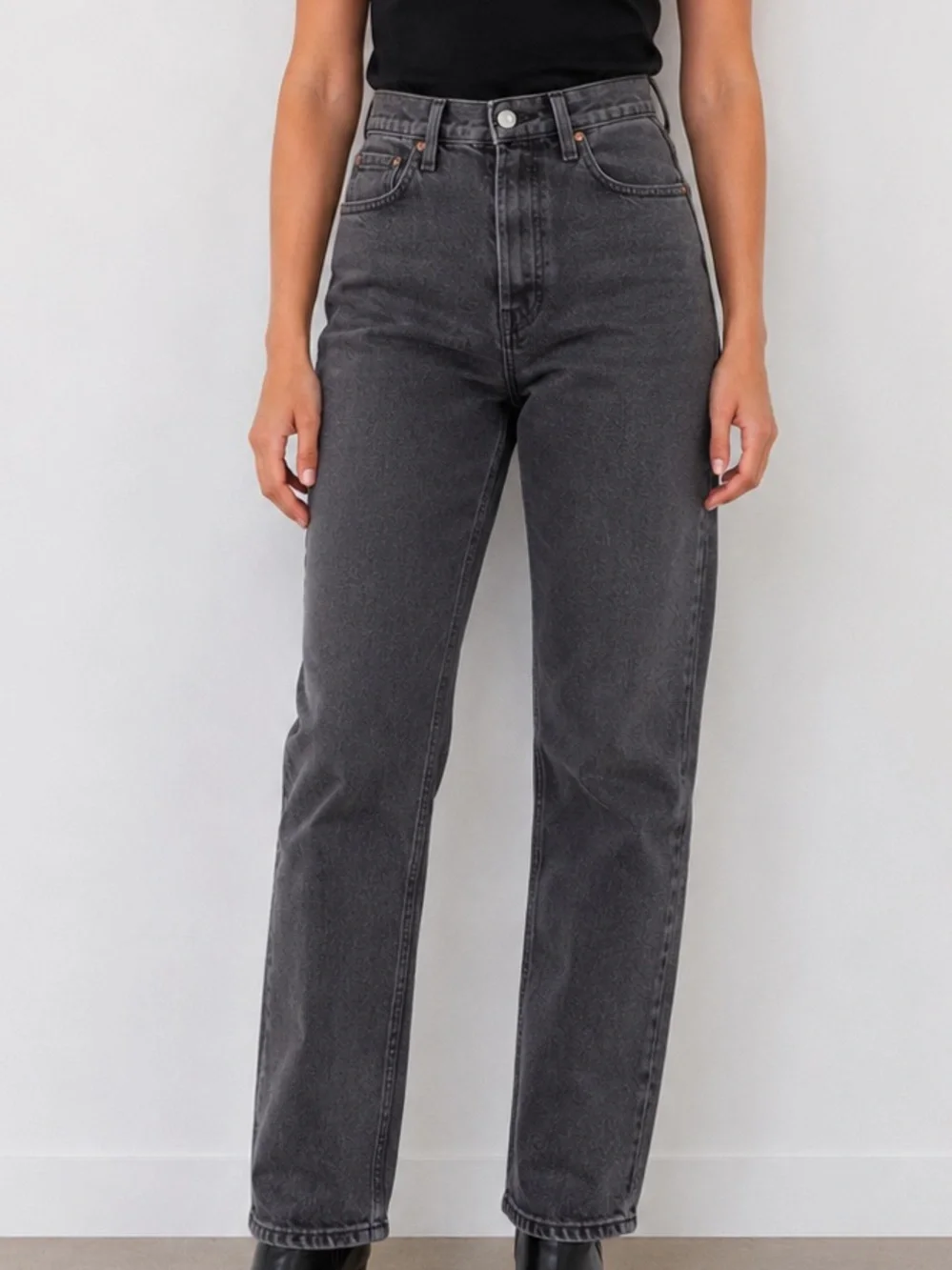 Levi’s Charcoal Ribcage Straight Leg Jean 26